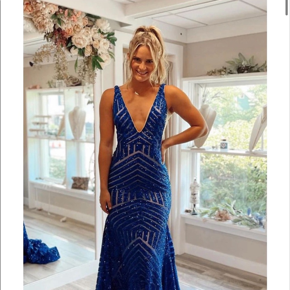 Prom dress never worn!